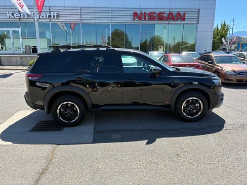 Used 2025 Nissan Pathfinder Rock Creek AWD/4WD image 2