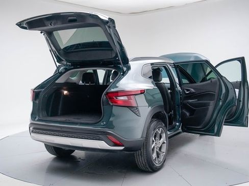 Used 2025 Chevrolet Trax LT w/ Driver Confidence Package image 21