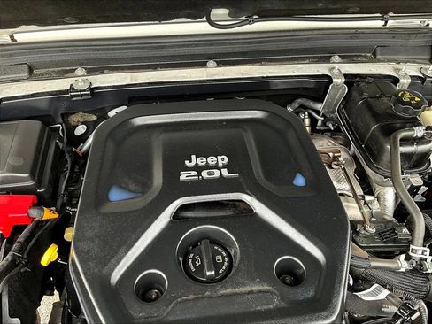 Used 2022 Jeep Wrangler Unlimited Sahara w/ Dual Top Group AWD/4WD image 34