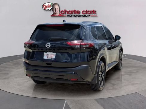 Used 2023 Nissan Rogue SV w/ SV Premium B Package FWD image 5