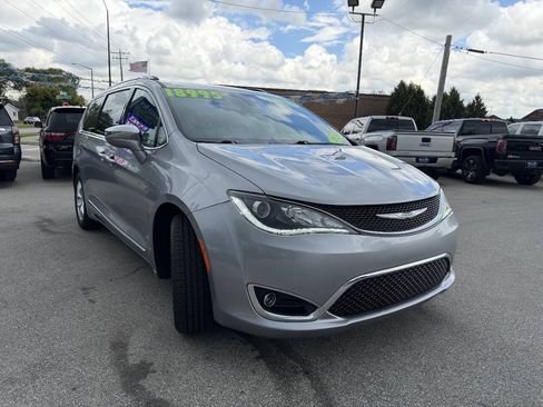 Used 2020 Chrysler Pacifica Limited FWD image 6