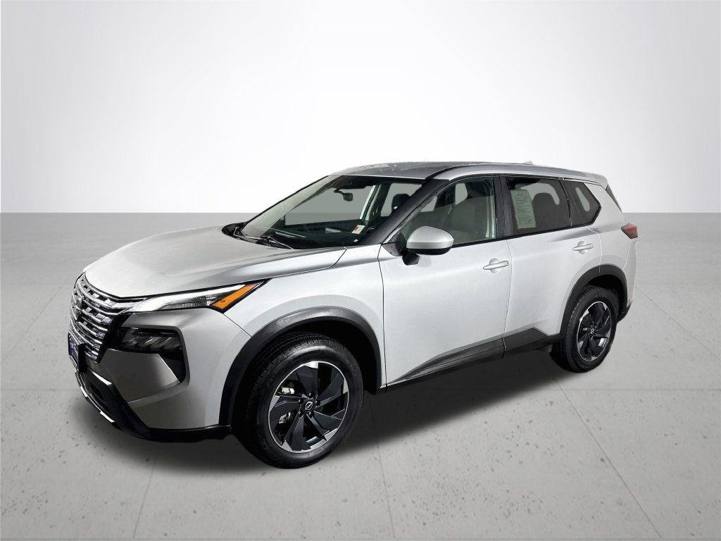 Used 2024 Nissan Rogue SV AWD/4WD image 2