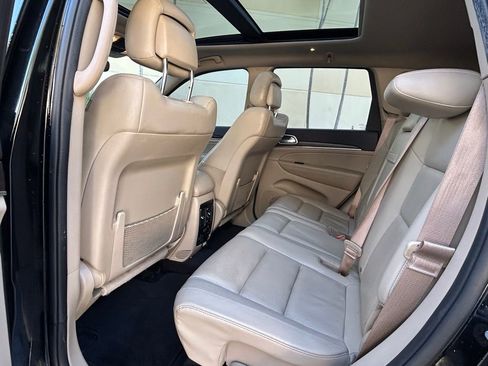 Used 2017 Jeep Grand Cherokee Limited w/ Luxury Group II RWD image 42