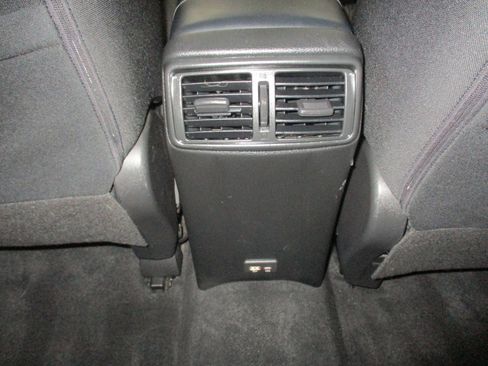 Used 2020 Nissan Rogue SV image 29