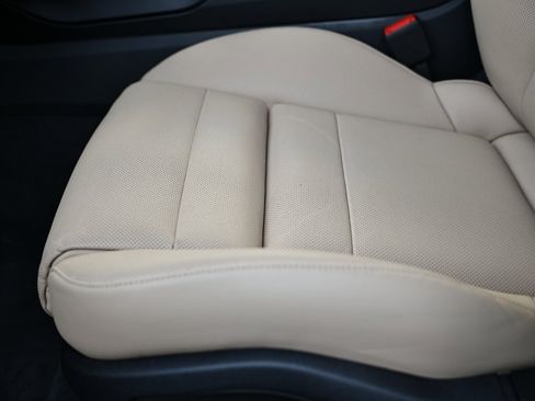 Certified 2025 Porsche Cayenne w/ Premium Package Plus image 24