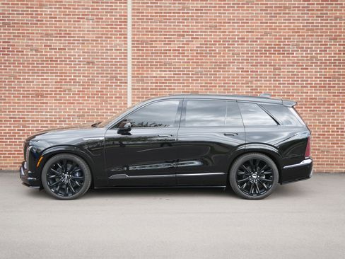 Certified 2026 Cadillac Vistiq Platinum AWD/4WD image 2