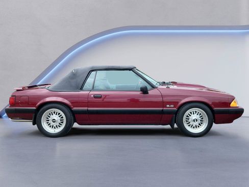 Used 1988 Ford Mustang LX RWD image 2
