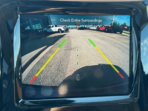 Used 2020 Jeep Cherokee Overland w/ Technology Group AWD/4WD image 4