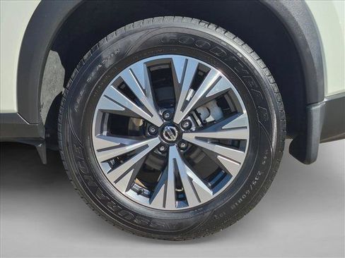 Used 2021 Nissan Rogue SV FWD image 22