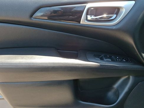 Used 2020 Nissan Pathfinder S AWD/4WD image 13