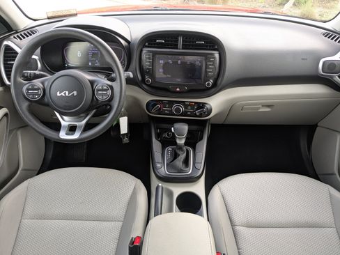 Certified 2023 Kia Soul LX w/ LX Technology Package image 16