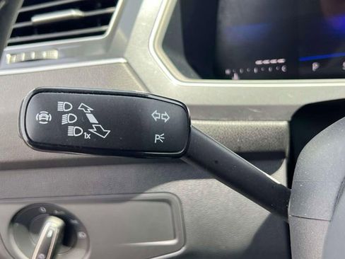 Used 2024 Volkswagen Tiguan SE FWD image 33