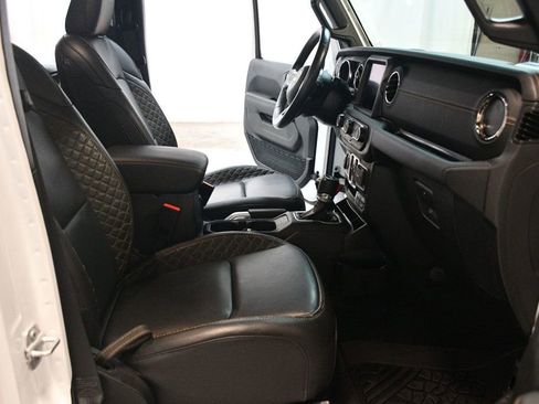 Used 2022 Jeep Wrangler Unlimited Sahara image 28