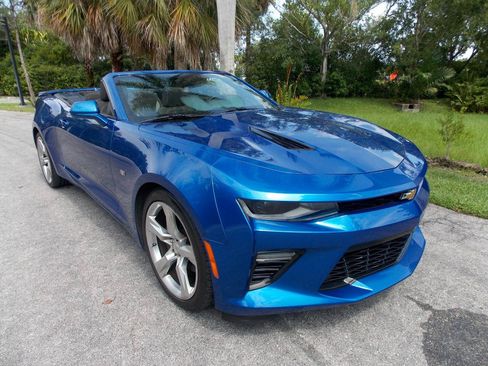Used 2018 Chevrolet Camaro SS RWD image 1