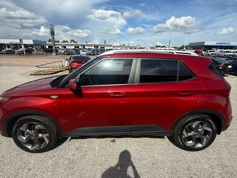 Used 2024 Hyundai Venue Limited FWD image 4