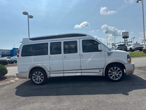 Used 2023 Chevrolet Express 2500 RWD image 12