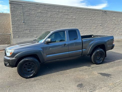 Used 2013 Toyota Tacoma 4x4 Access Cab w/ Convenience Pkg image 8