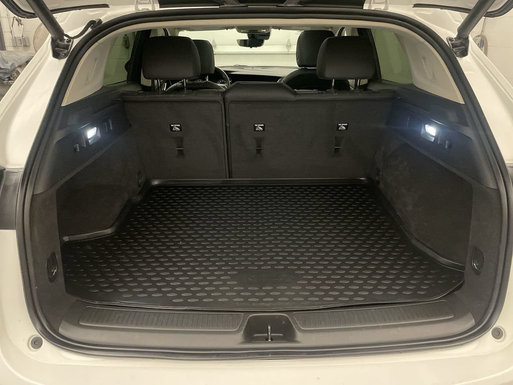 Used 2022 Buick Envision Avenir w/ Technology Package II AWD/4WD image 21