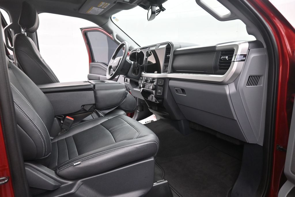 Used 2025 Ford F250 XLT w/ Black Appearance Package AWD/4WD image 26