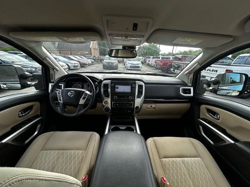 Used 2017 Nissan Titan SV AWD/4WD image 25