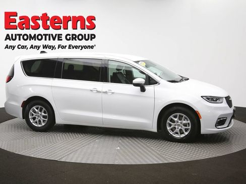 Used 2023 Chrysler Pacifica Touring-L FWD image 48