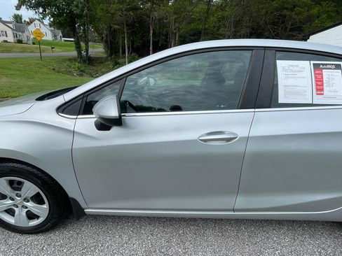 Used 2017 Chevrolet Cruze LS FWD image 3