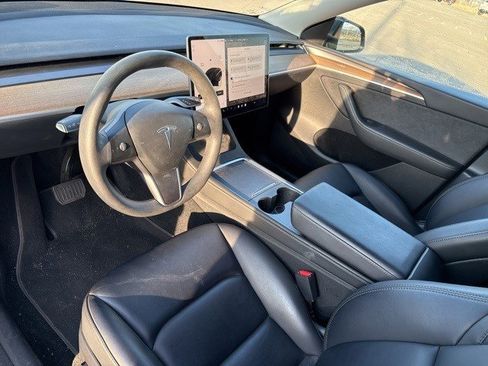 Used 2023 Tesla Model Y Long Range image 9