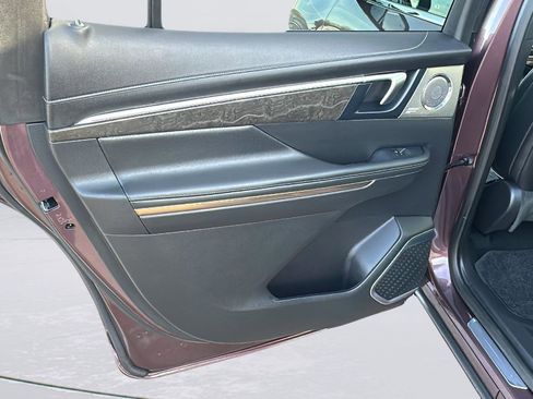 Used 2025 Buick Enclave Avenir w/ Trailering Package, 5000 lbs. image 23