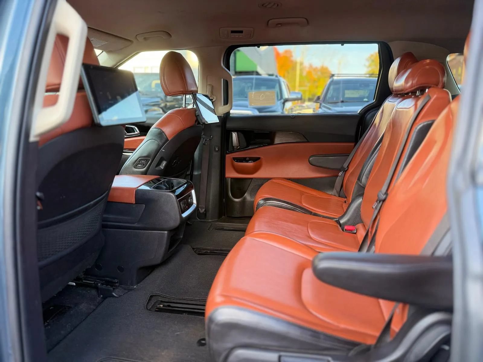 Used 2023 Kia Carnival SX FWD image 10