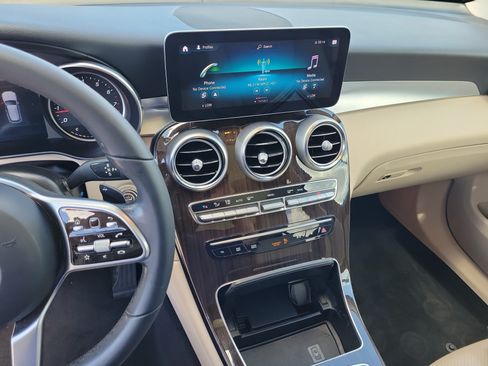Used 2022 Mercedes-Benz GLC 300 image 24
