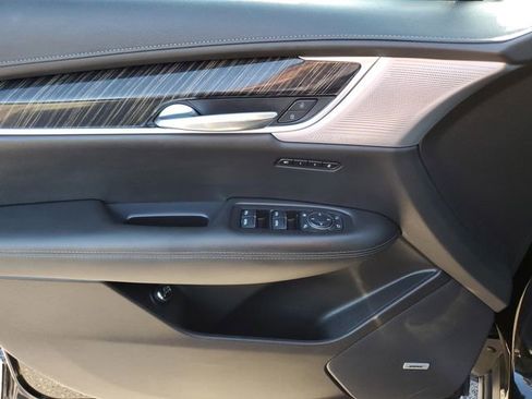Used 2023 Cadillac XT6 Premium Luxury AWD/4WD image 17