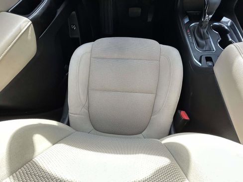 Used 2023 Chevrolet Traverse LT image 13