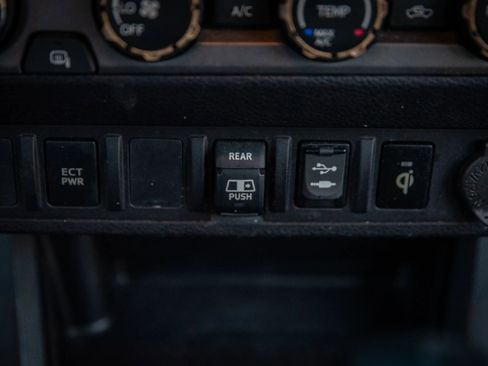 Used 2019 Toyota Tacoma TRD Sport image 23