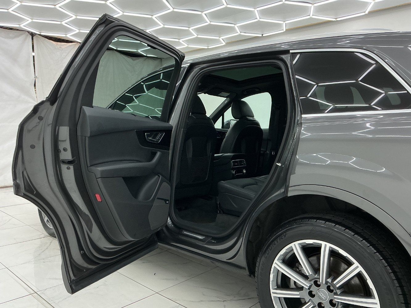 Used 2018 Audi Q7 3.0T Premium Plus w/ Premium Plus Package AWD/4WD image 22