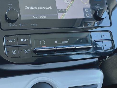 Used 2017 Toyota Prius Four Touring image 21