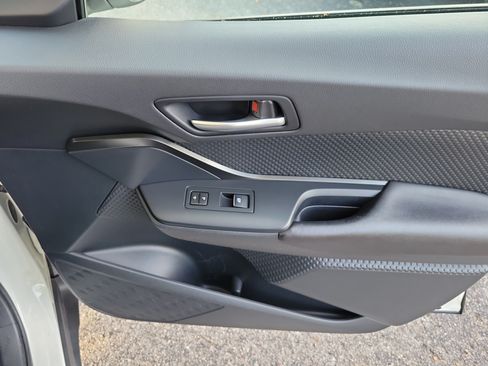 Used 2018 Toyota C-HR XLE FWD image 10