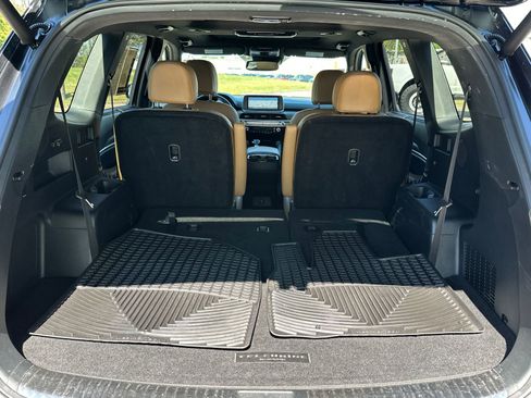 Used 2022 Kia Telluride SX w/ Towing Package image 16