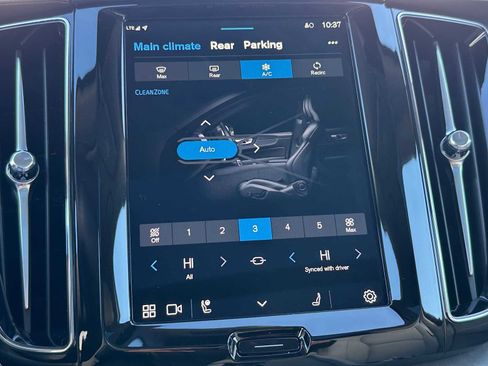 Used 2025 Volvo XC60 B5 Ultra w/ Protection Package Premier image 28