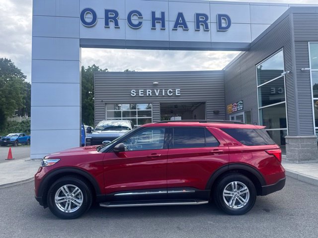 Certified 2022 Ford Explorer XLT w/ Equipment Group 202A AWD/4WD image 3