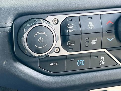 Certified 2025 Jeep Wrangler Unlimited Sahara w/ Safety Group AWD/4WD image 19