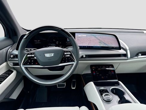 New 2026 Cadillac Vistiq Sport w/ LPO, Floor Liner Package image 23