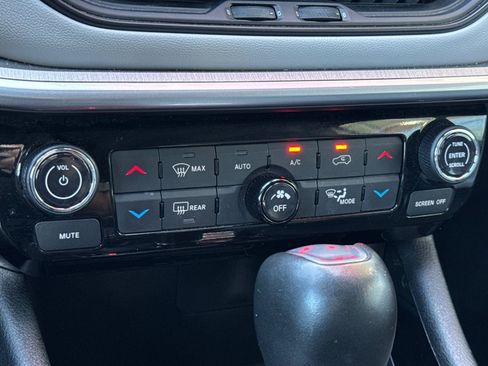 Used 2025 Jeep Compass Limited AWD/4WD image 19