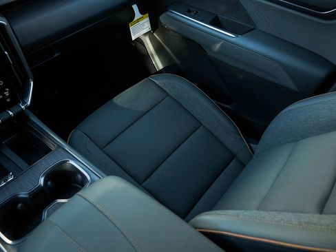 New 2025 GMC Acadia AT4 image 27