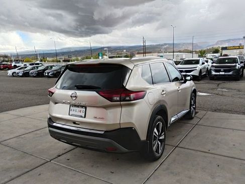 Used 2021 Nissan Rogue SL w/ Premium Package image 5