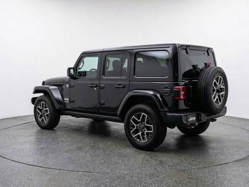 Used 2025 Jeep Wrangler Sahara image 6