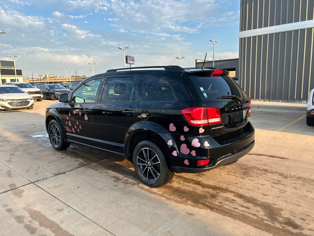 Used 2019 Dodge Journey SE w/ Blacktop Package FWD image 2
