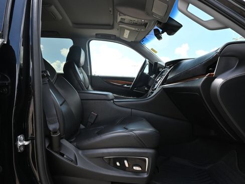 Used 2019 Cadillac Escalade Luxury RWD image 26