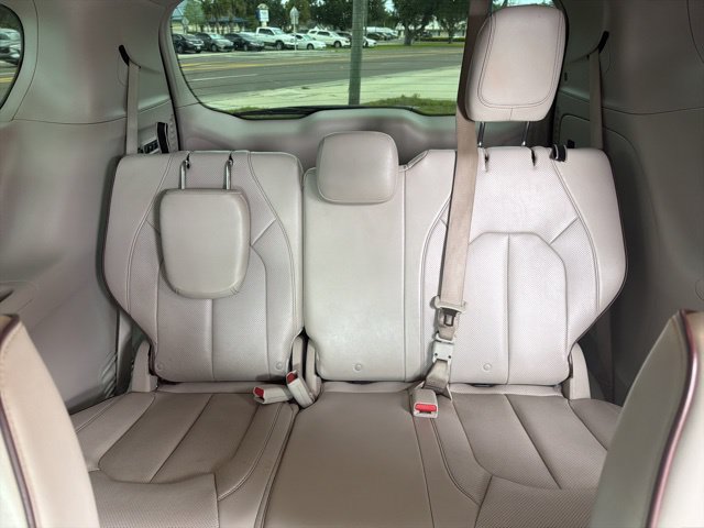 Used 2020 Chrysler Pacifica Limited FWD image 12
