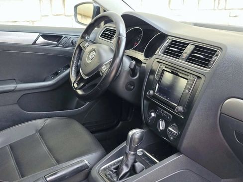 Used 2017 Volkswagen Jetta SE FWD image 17