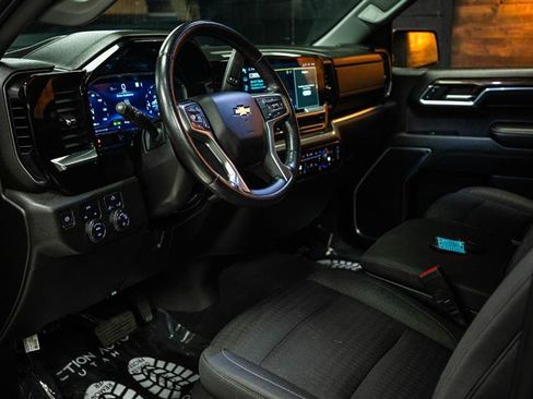 Used 2022 Chevrolet Silverado 1500 LT AWD/4WD image 8